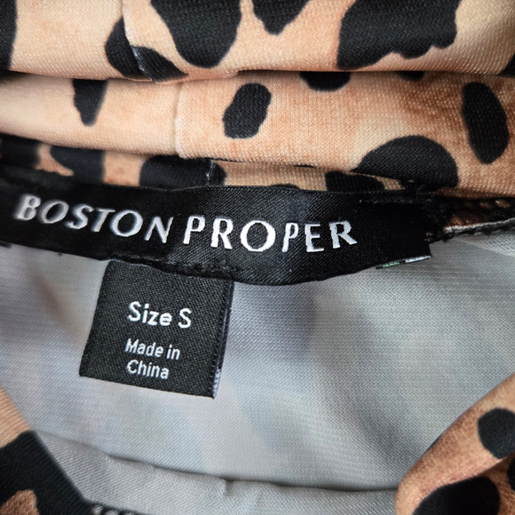 Boston Proper Tan Black Animal Print Leopard Print Turtleneck Top Size Small - Picture 5 of 8